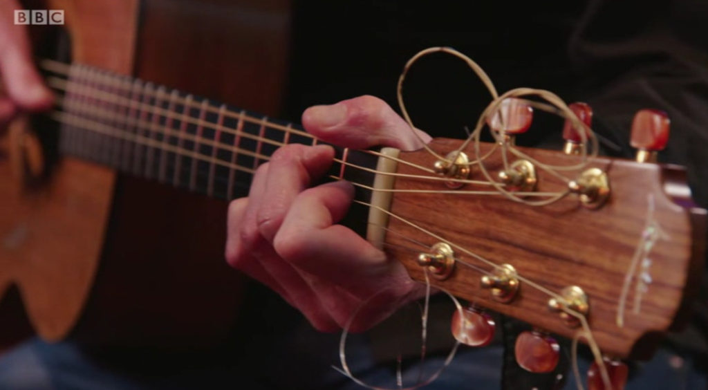 E major Chord played live by Glasgow Guitar Teacher on BBC4